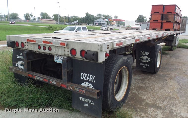 image for item EP9910 1999 Utility FS2CHA flatbed trailer