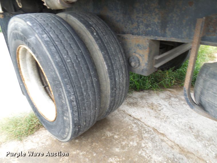 image for item EP9910 1999 Utility FS2CHA flatbed trailer