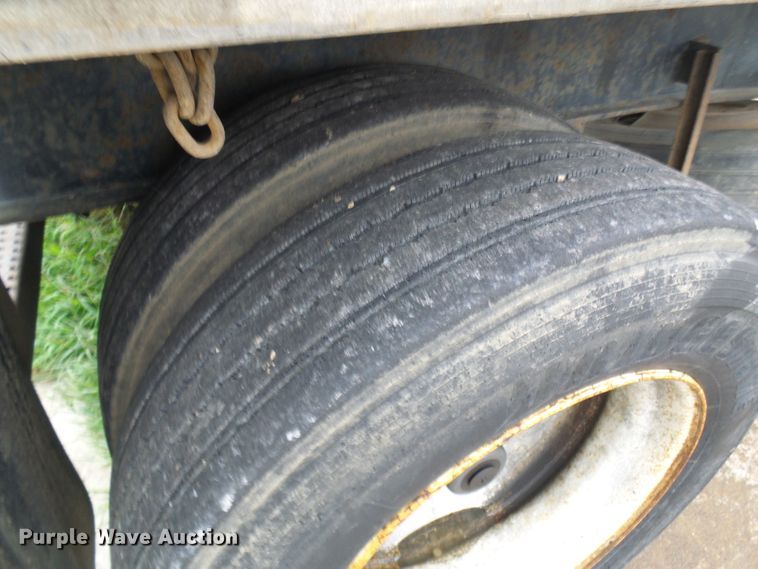 image for item EP9910 1999 Utility FS2CHA flatbed trailer