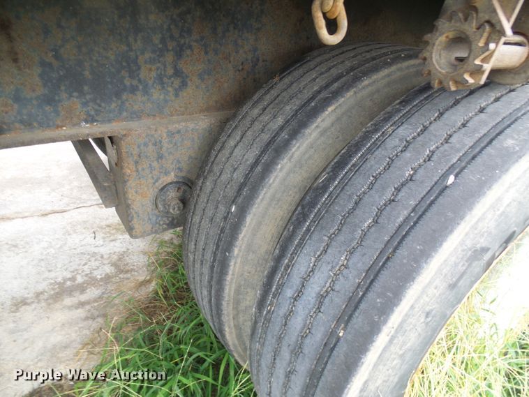 image for item EP9910 1999 Utility FS2CHA flatbed trailer