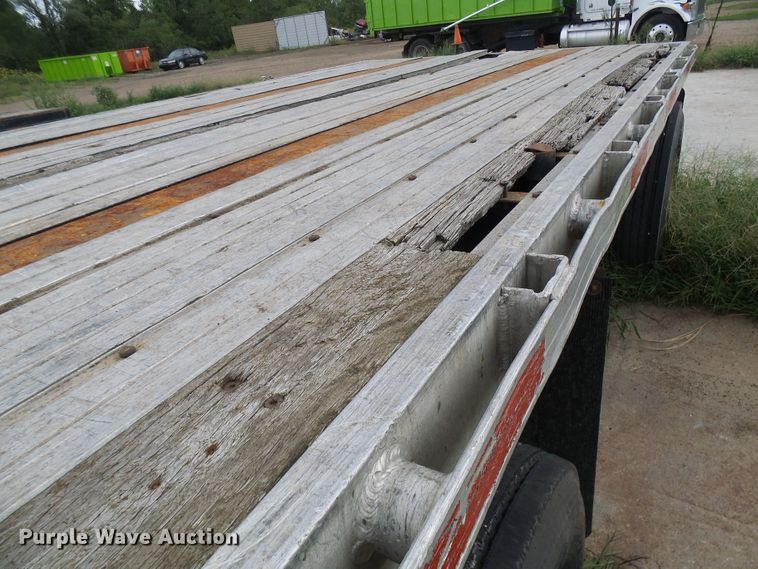 image for item EP9910 1999 Utility FS2CHA flatbed trailer