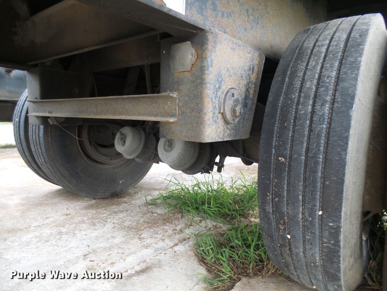 image for item EP9910 1999 Utility FS2CHA flatbed trailer