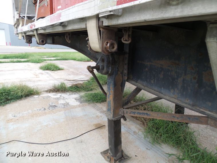 image for item EP9910 1999 Utility FS2CHA flatbed trailer