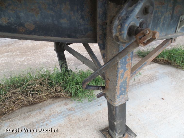 image for item EP9910 1999 Utility FS2CHA flatbed trailer