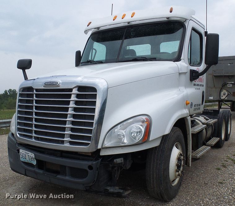 image for item EP9914 2012 Freightliner Cascadia  semi truck