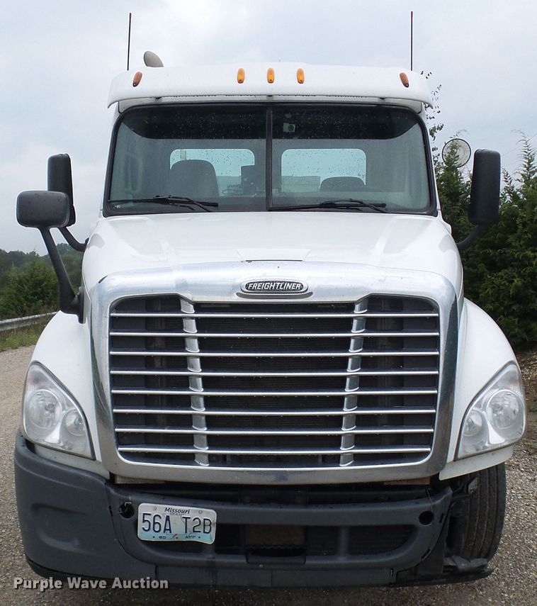 image for item EP9914 2012 Freightliner Cascadia  semi truck