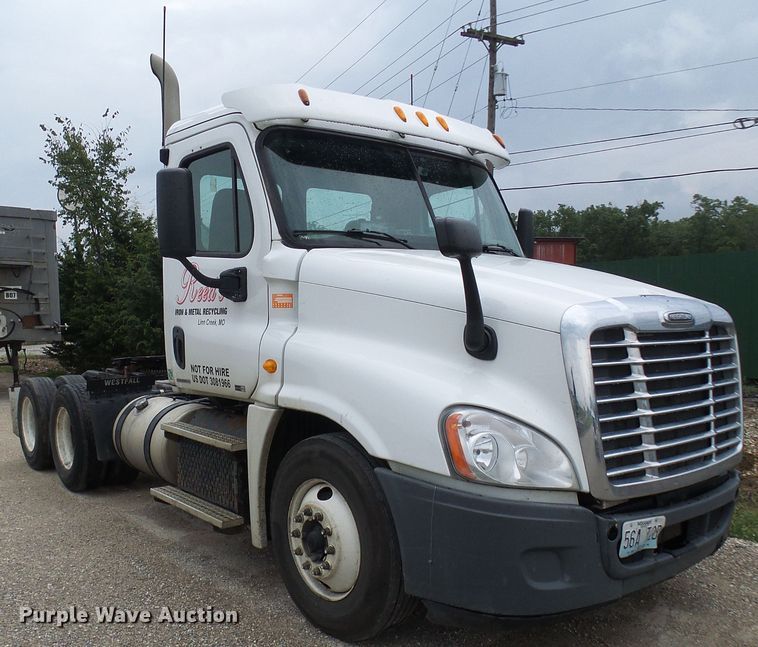 image for item EP9914 2012 Freightliner Cascadia  semi truck