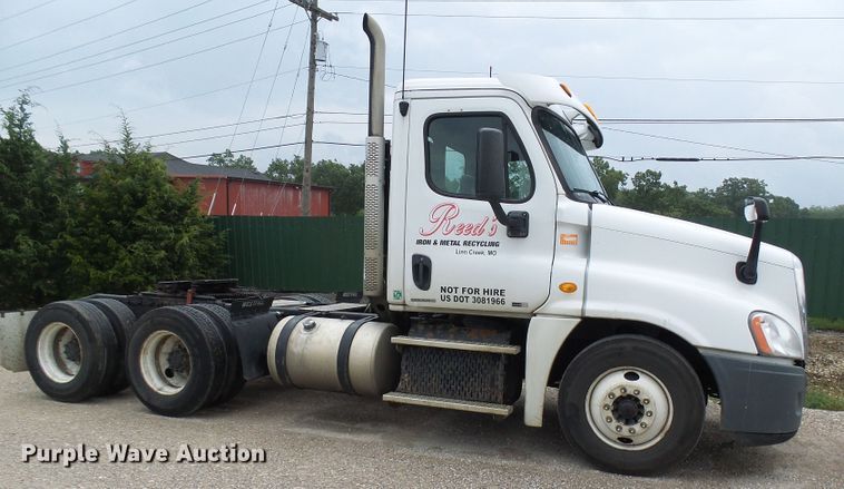 image for item EP9914 2012 Freightliner Cascadia  semi truck