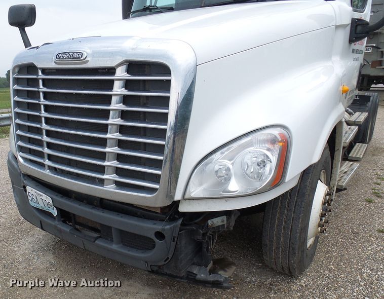 image for item EP9914 2012 Freightliner Cascadia  semi truck