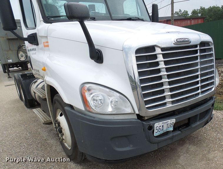 image for item EP9914 2012 Freightliner Cascadia  semi truck