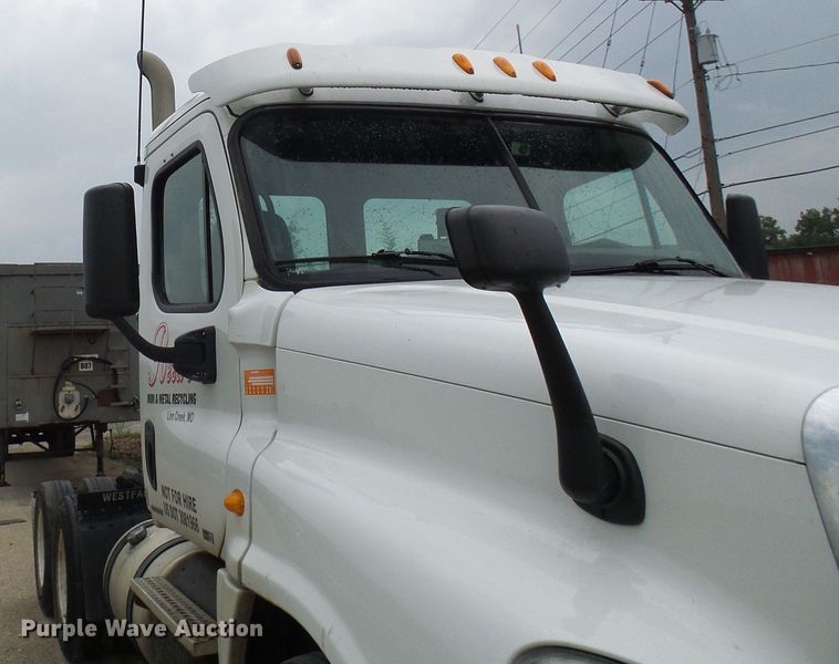 image for item EP9914 2012 Freightliner Cascadia  semi truck