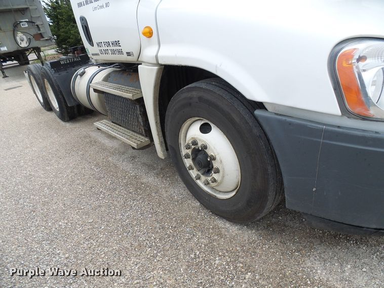 image for item EP9914 2012 Freightliner Cascadia  semi truck