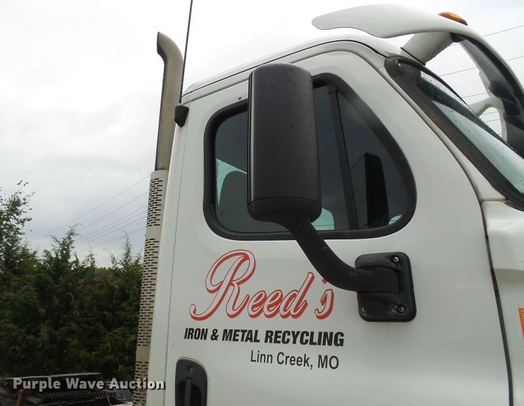 image for item EP9914 2012 Freightliner Cascadia  semi truck