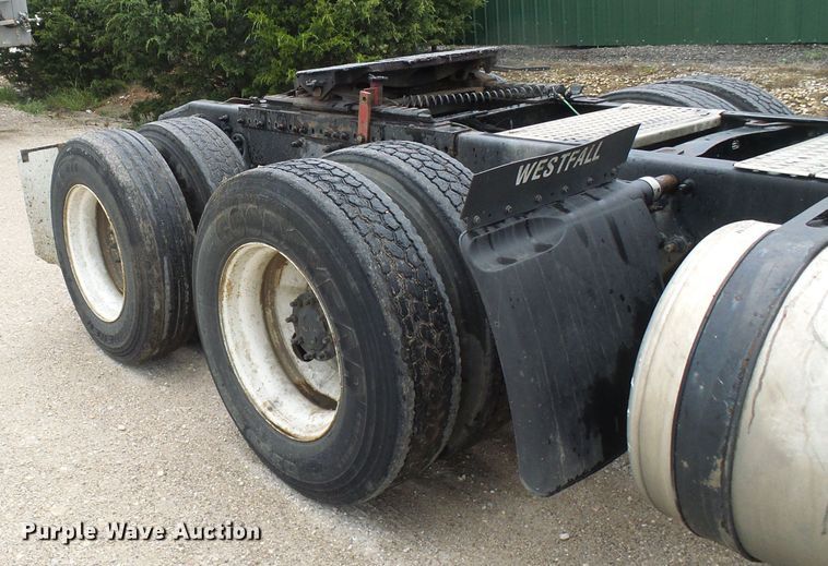 image for item EP9914 2012 Freightliner Cascadia  semi truck