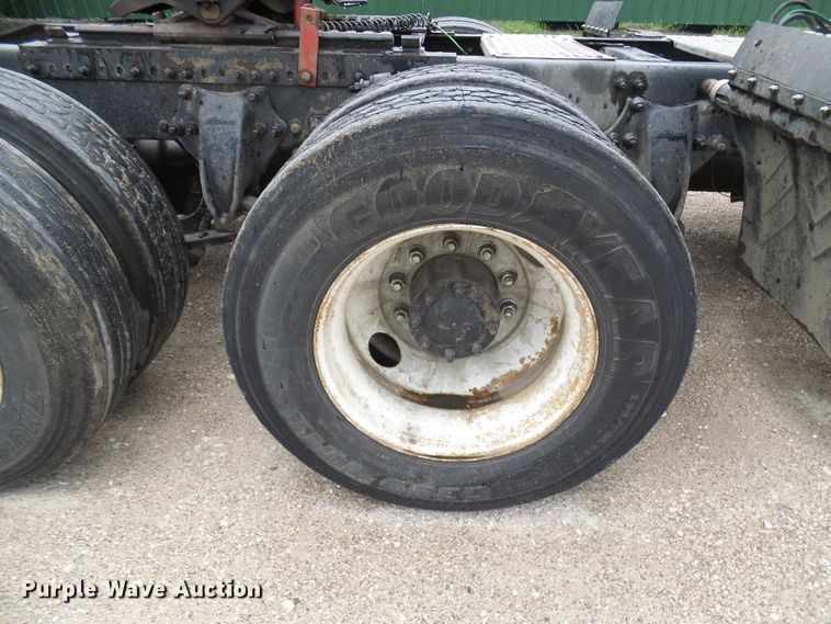 image for item EP9914 2012 Freightliner Cascadia  semi truck