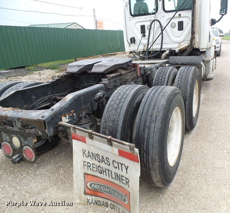 image for item EP9914 2012 Freightliner Cascadia  semi truck