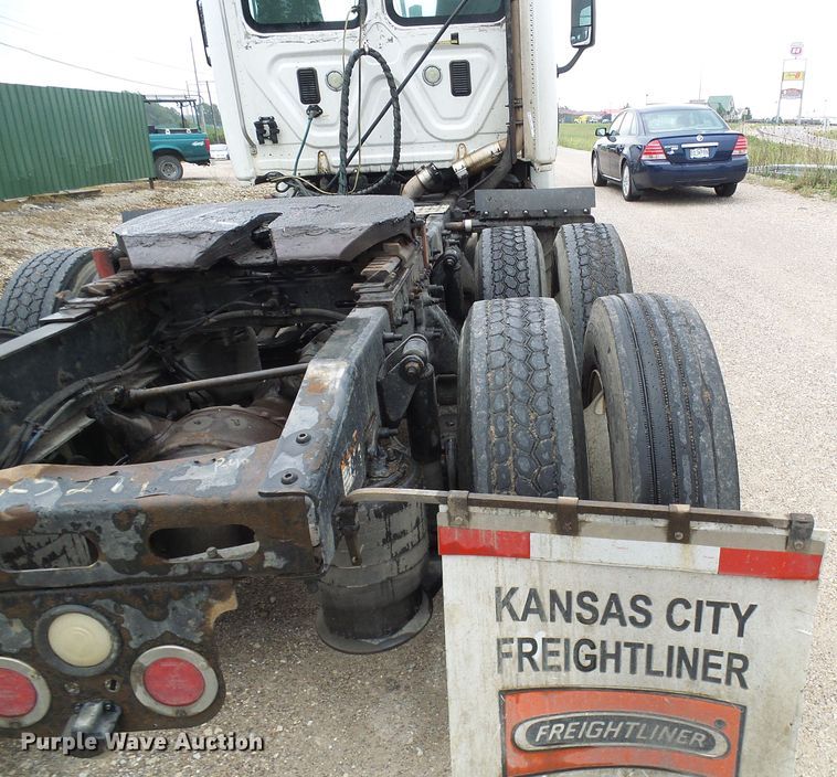 image for item EP9914 2012 Freightliner Cascadia  semi truck