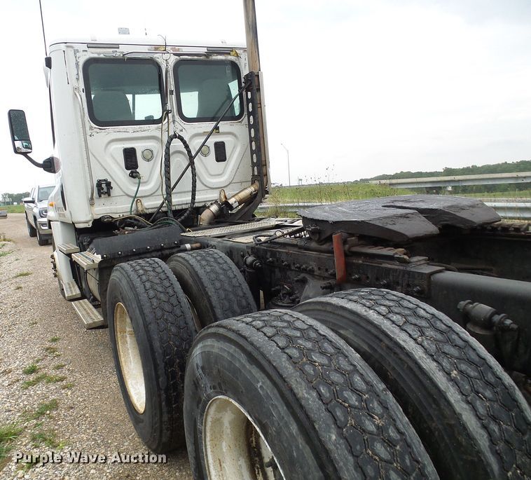 image for item EP9914 2012 Freightliner Cascadia  semi truck