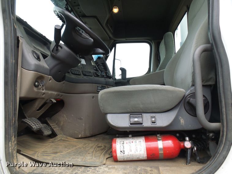 image for item EP9914 2012 Freightliner Cascadia  semi truck