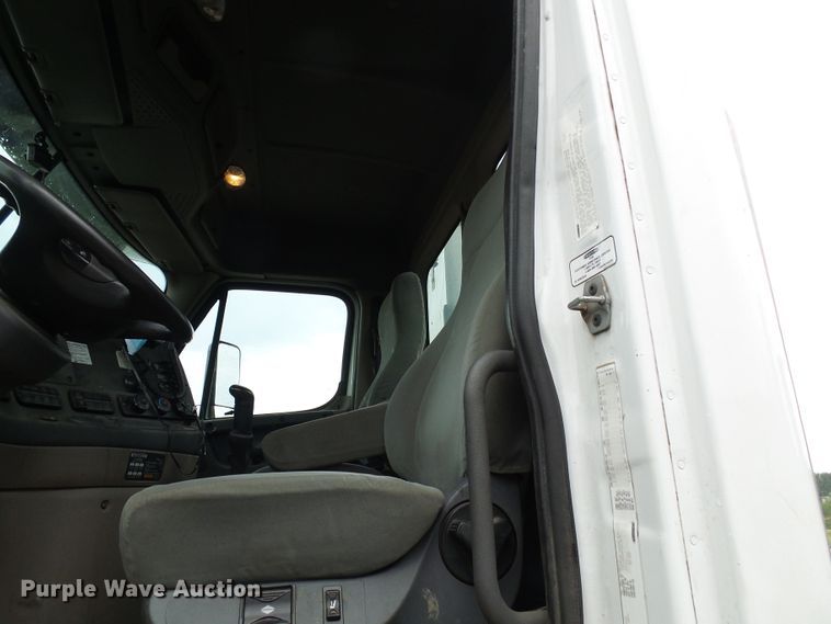 image for item EP9914 2012 Freightliner Cascadia  semi truck