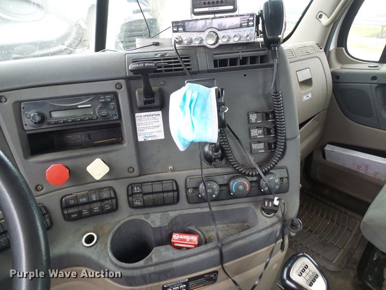 image for item EP9914 2012 Freightliner Cascadia  semi truck