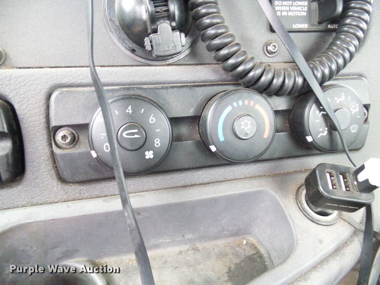 image for item EP9914 2012 Freightliner Cascadia  semi truck