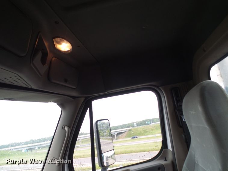 image for item EP9914 2012 Freightliner Cascadia  semi truck