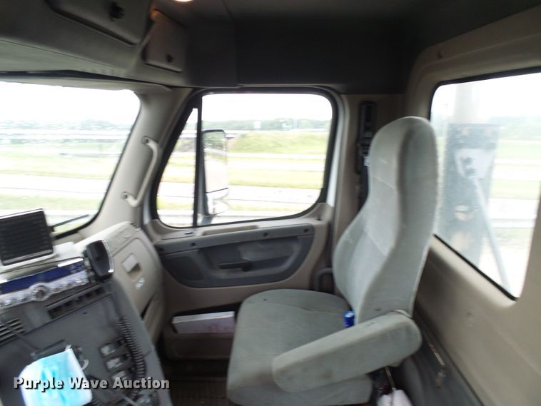 image for item EP9914 2012 Freightliner Cascadia  semi truck