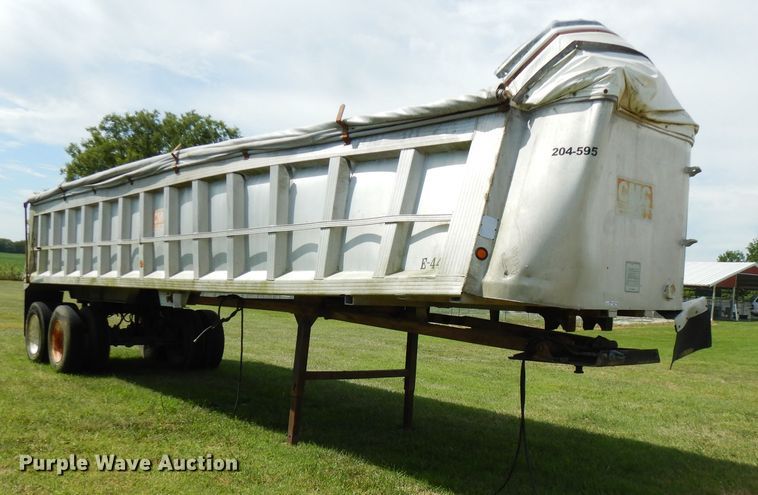 image for item FN9367 1987 CMC end dump trailer