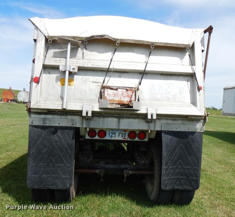 image for item FN9367 1987 CMC end dump trailer