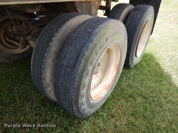 image for item FN9367 1987 CMC end dump trailer