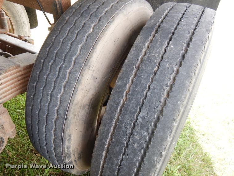 image for item FN9367 1987 CMC end dump trailer