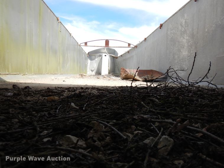 image for item FN9367 1987 CMC end dump trailer