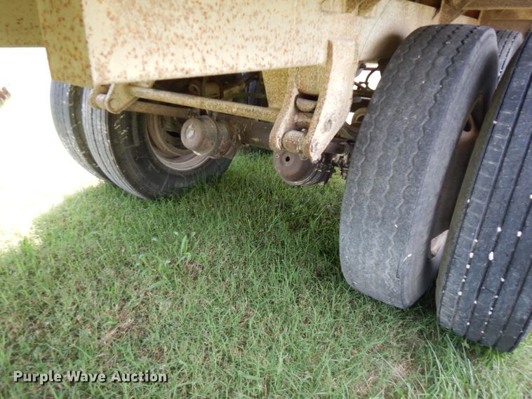 image for item FN9368 1982 Timpte double hopper bottom grain trailer