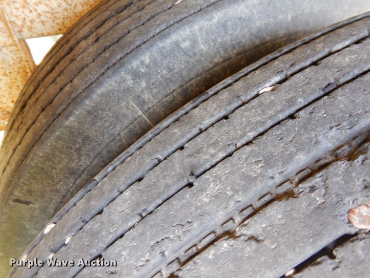 image for item FN9368 1982 Timpte double hopper bottom grain trailer