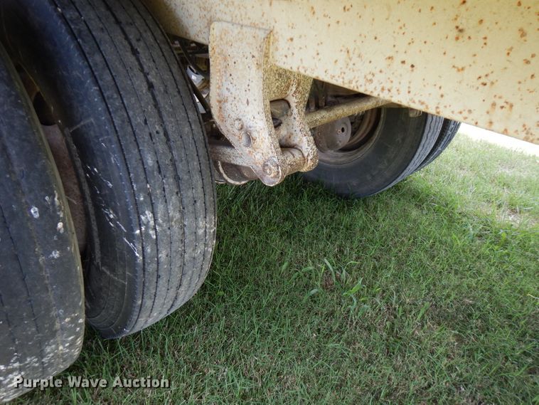 image for item FN9368 1982 Timpte double hopper bottom grain trailer