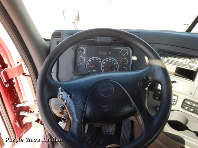 image for item FN9379 2009 Freightliner Cascadia  semi truck