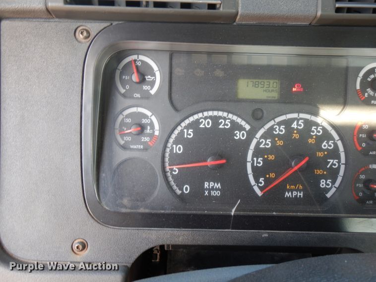 image for item FN9379 2009 Freightliner Cascadia  semi truck