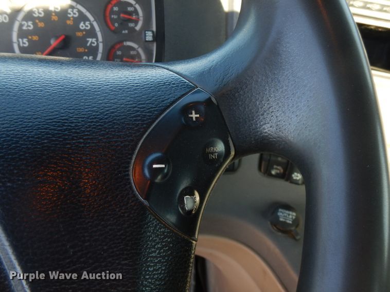 image for item FN9379 2009 Freightliner Cascadia  semi truck