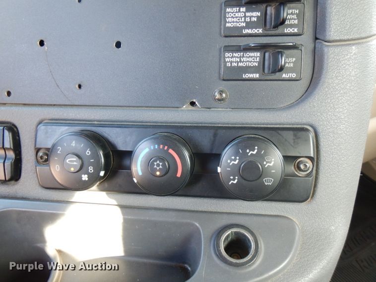 image for item FN9379 2009 Freightliner Cascadia  semi truck