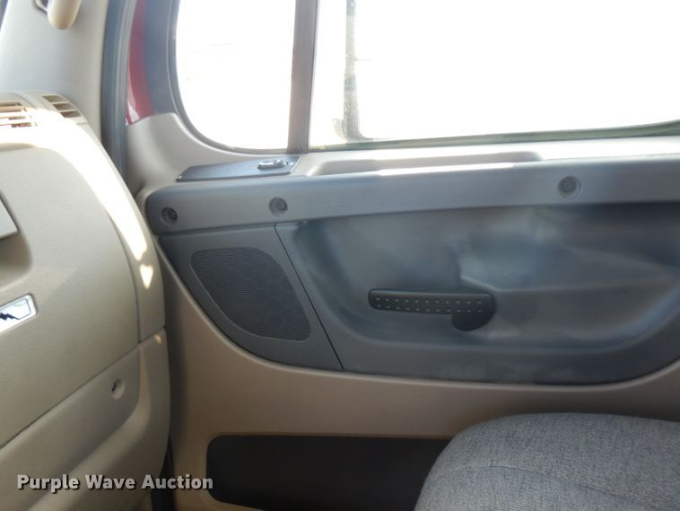 image for item FN9379 2009 Freightliner Cascadia  semi truck