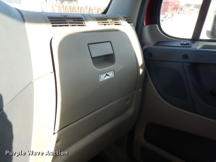 image for item FN9379 2009 Freightliner Cascadia  semi truck