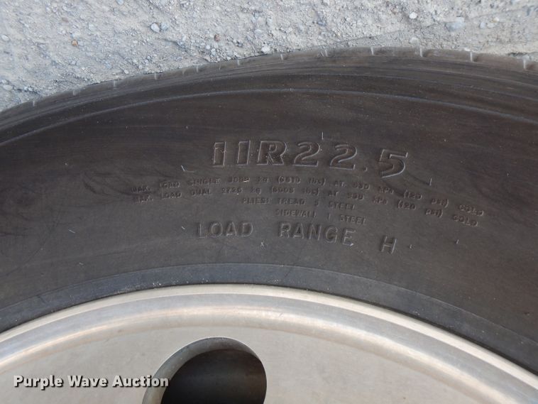 image for item FN9379 2009 Freightliner Cascadia  semi truck