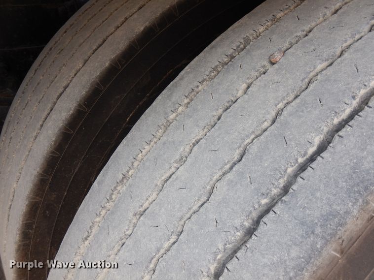 image for item FN9379 2009 Freightliner Cascadia  semi truck