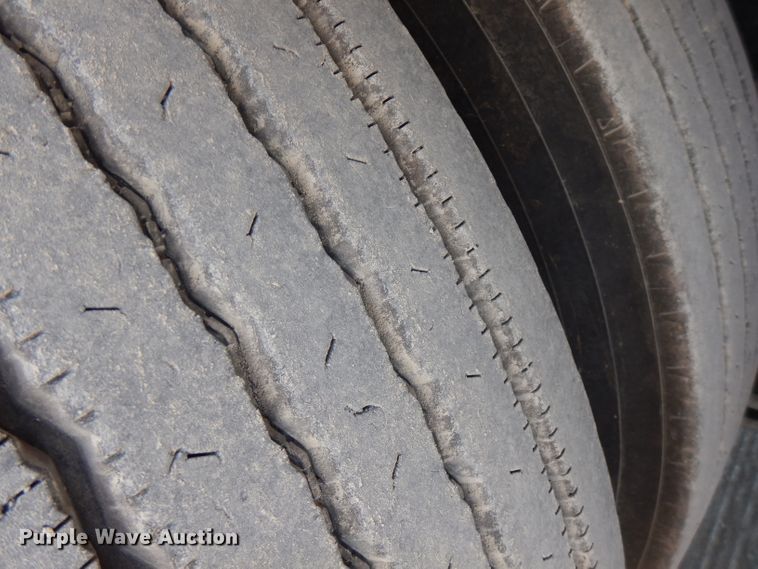 image for item FN9379 2009 Freightliner Cascadia  semi truck