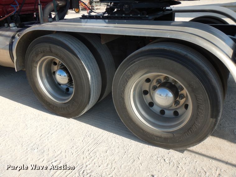 image for item FN9379 2009 Freightliner Cascadia  semi truck