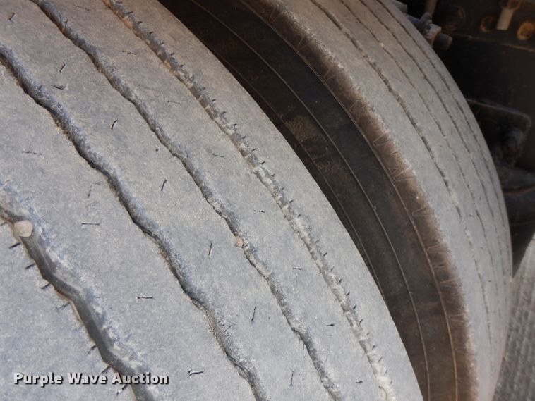 image for item FN9379 2009 Freightliner Cascadia  semi truck