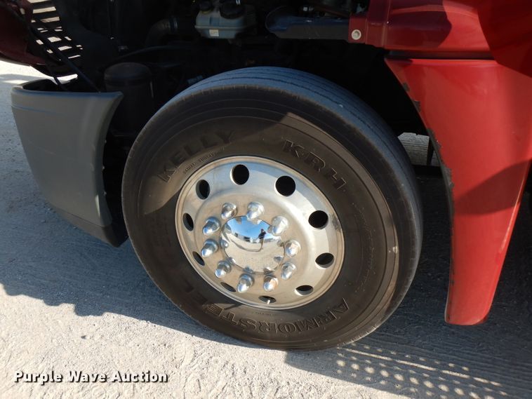 image for item FN9379 2009 Freightliner Cascadia  semi truck