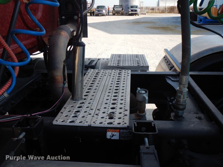 image for item FN9379 2009 Freightliner Cascadia  semi truck