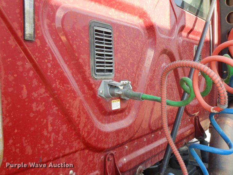 image for item FN9379 2009 Freightliner Cascadia  semi truck